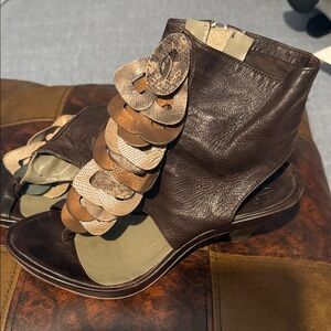 iXOs Brown Leather Women's Sandals